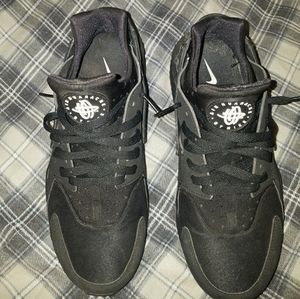 Triple black Nike Huarache